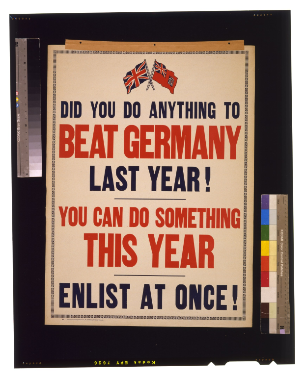 Plakat mit fetter schwarzer Schrift auf einem weißen Hintergrund, eingerahmt von einem schwarzen Rand, mit der Aufschrift "Hast du etwas dazu beigetragen, Deutschland letztes Jahr zu schlagen? Du kannst dieses Jahr etwas tun - melde dich sofort an!"