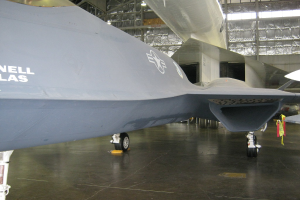 Ein großes Passagierflugzeug ist auf einer Start- und Landebahn zu sehen, bereit zum Start.