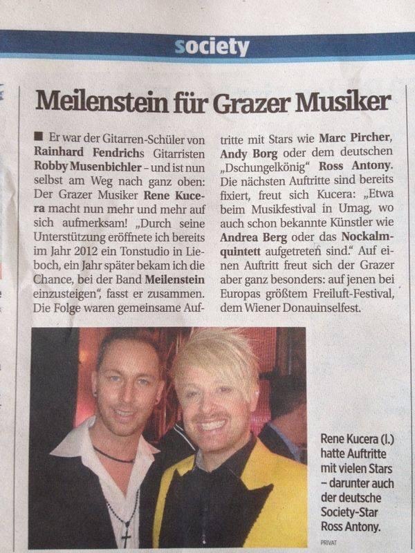 Zwei Männer in Anzügen, die in einer Zeitungsartikel mit der Überschrift "Grazer Musiker" vom März 2012 lächeln.