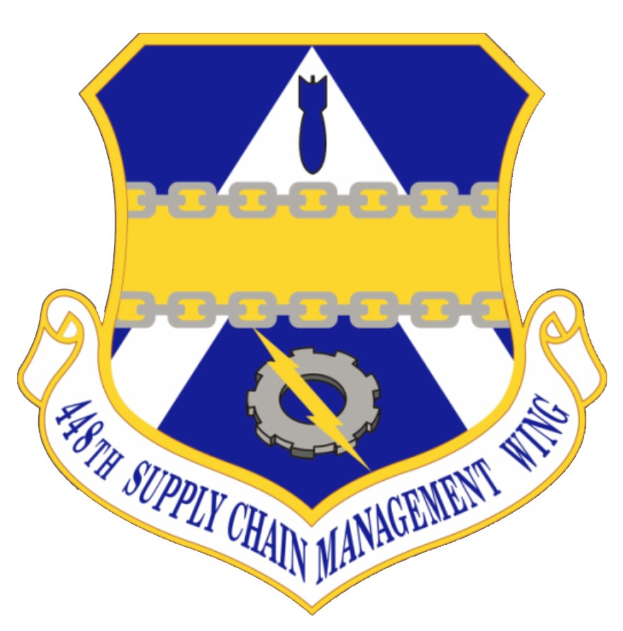 Logo der 48. Versorgungsmanagementstaffel mit einem blauen Schild mit einem weißen Stern und einem weißen Banner mit der Aufschrift "Versorgungsmanagement" in blau, alles von einem weißen Rand und schwarzem Text umgeben.