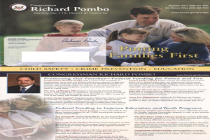 Ein Prospekt mit verschiedenen Fotos, Text, einem Logo, einer Unterschrift und Zahlen.