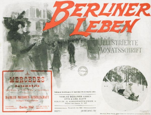 Werbung für einen Mercedes-Benz-Wagen auf einem Gebäude in Berlin, Deutschland, mit Menschen, Bäumen, Gebäuden, Text und einem Stempel.