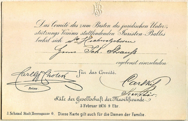 Ein altes Dokument mit Handschrift, das wie ein von der deutschen Regierung ausgegebenes Zertifikat aussieht, mit einem Logo oben.
