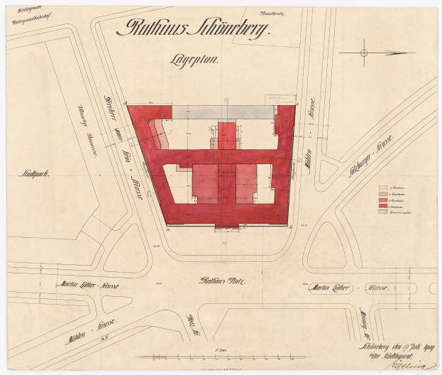 Eine Karte von Ruhlhaus Schönberg mit einem roten Quadrat in der Mitte, auf Papier gedruckt mit Text, der detaillierte Stadtinformationen bereitstellt.
