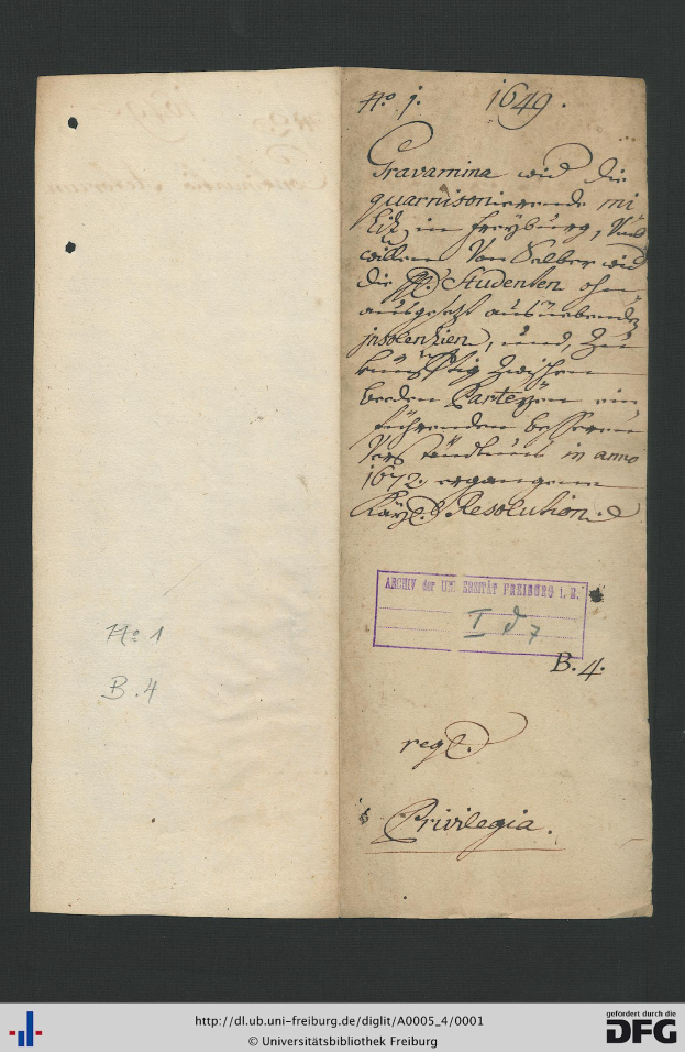 Ein aufgeschlagenes Buch mit handgeschriebenem Text, wahrscheinlich ein Dokument aus der Bundesrepublik Deutschland, mit Wasserzeichen am unteren Rand.