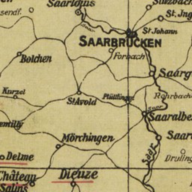 Ein detailliertes altes Stadtplan von Saarbrücken, Deutschland, mit Straßen, Gebäuden, Sehenswürdigkeiten und Text in einer klassischen Schriftart.