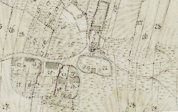 Detaillierte alte Stadtkarte mit nummerierten Gebäuden, Straßen und Text, markiert für eine geplante Entwicklung unten.