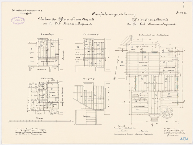 Schwarzes und weißes architektonisches Grundrissbild des ehemaligen deutschen Bundeskanzleramts, das detaillierte Layout und Textanmerkungen zeigt.