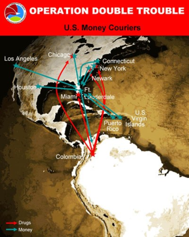 Plakat mit der Aufschrift "Operation Double Trouble: US-Geldkurier" mit einer Karte der USA, die in zwei Abschnitte unterteilt ist, einen für die Routen der Geldkurier und einen für die Standorte der Geldtransporter, mit fetter schwarzer Schrift auf einem weißen Rand.