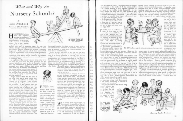 Ein aufgeschlagenes Buch mit einer Zeichnung von Kindern beim Spielen in einer Kita, begleitet von Texten, Bildern und einer Tabelle mit verschiedenen Gegenständen.