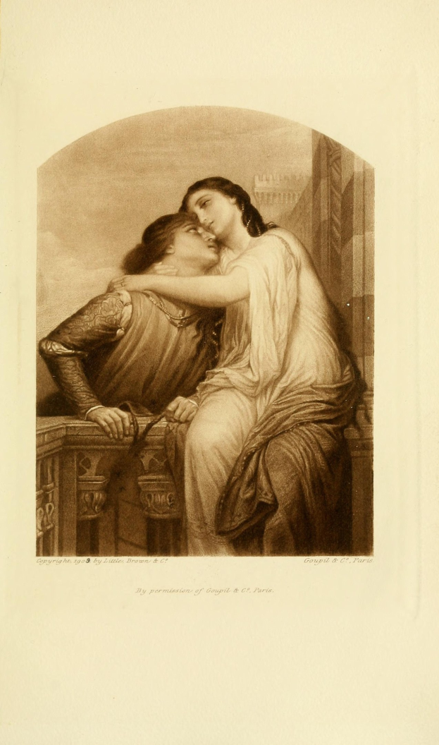 Ein Mann und eine Frau sitzen auf einer Bank, umarmen und küssen sich zärtlich mit Text unten auf dem Bild.