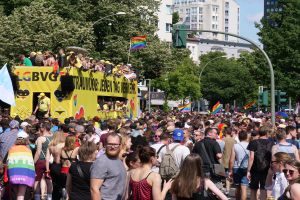 Zielgerichtete Kontrollen im Dortmunder Wall-Bereich: Polizei und Stadt ziehen nach nächtlicher Aktion Bilanz - Autokorsos nach WM-Sieg blockieren Innenstadtring