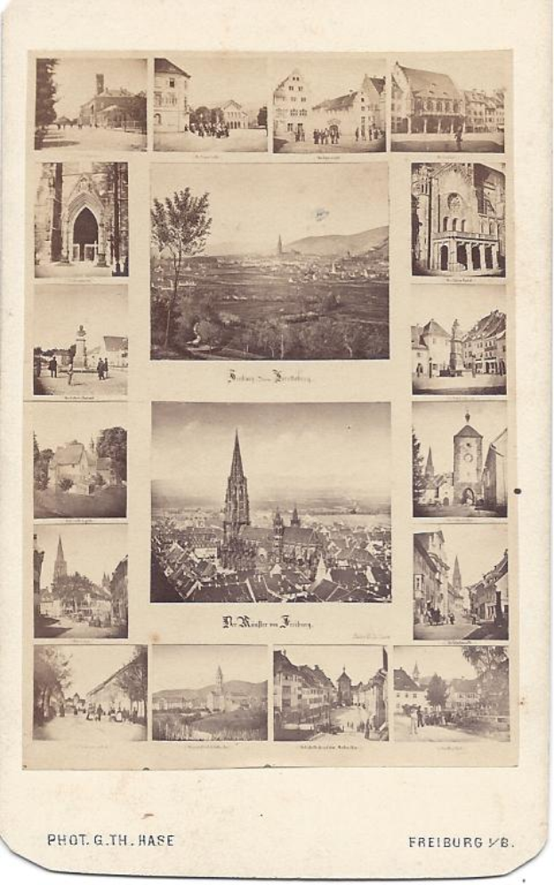 Ein altes Schwarz-Weiß-Foto von Freiburg, Deutschland, das verschiedene Gebäude, Bäume und Menschen zeigt, mit dem Namen der Stadt unten im Text.